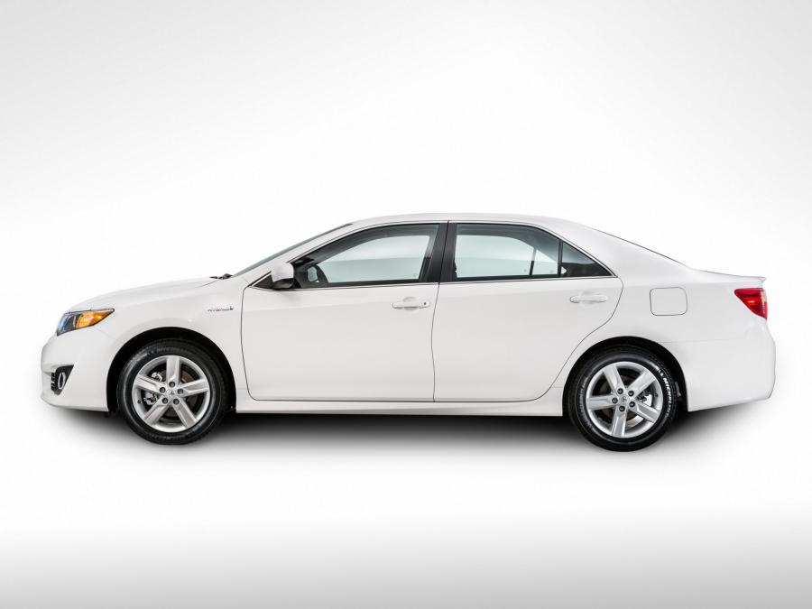  Toyota Camry Hybrid SE 2014 года  (фото 12 из 18)
